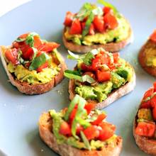 Pyszna przekąska – bruschetta z pomidorami