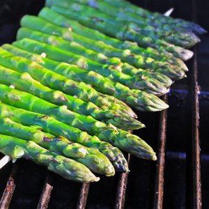 Szparagi z koperkiem