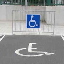 Jakie uprawnienia daje karta parkingowa dla niepełnosprawnych?