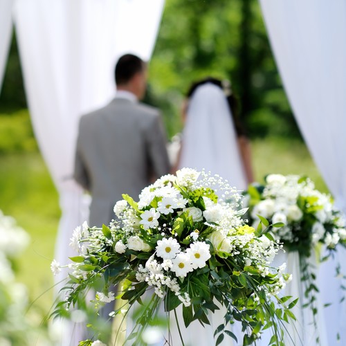 Jakie są zasady zmiany nazwiska po ślubie?