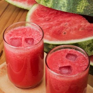 Napój arbuzowy z truskawkami