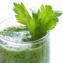 Zdrowe koktajle z owoców i szpinaku