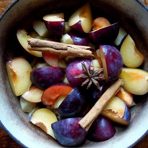 Śliwki w rumie i cynamonie