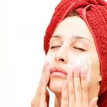 Jak ukryć zaczerwienienia na twarzy?