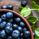 Słodkie ciasto z borówkami – jak je zrobić?