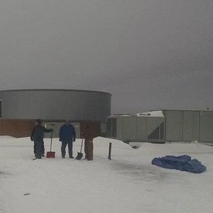 Jak odśnieżyć płaski dach?