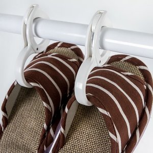 Jak sobie radzić z butami, gdy pocą nam się stopy?