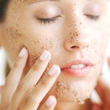 Skuteczne nawilżanie skóry latem