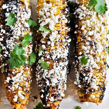 Aromatyczna grillowana kukurydza z serem