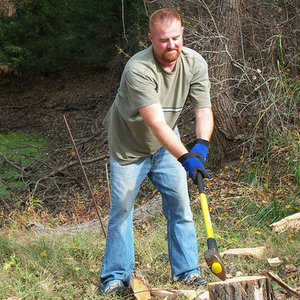 Jak się ubrać do rąbania drewna?