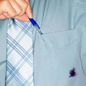 Jak usunąć plamy z długopisu?