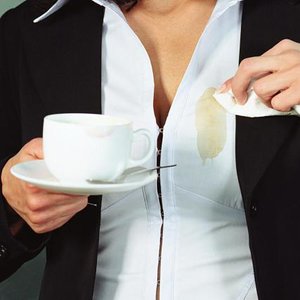 Jak usunąć plamy z herbaty?