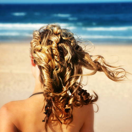 Jak chronić włosy przed słońcem?