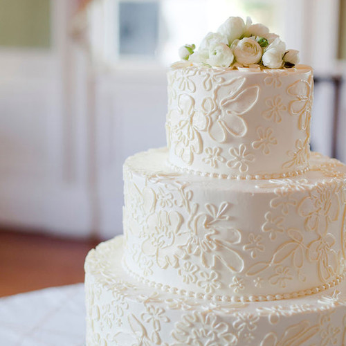 Jak bezpiecznie przewieźć tort weselny?