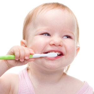 Początek mycia zębów