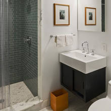 Jak powiększyć optycznie małą łazienkę?