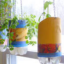 Jak wykonać samopodlewającą doniczkę domowym sposobem?