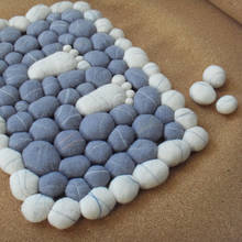 Jak zrobić ozdobny dywanik z wełny?