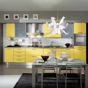 Jakie towarzystwo lubi kolor szary?