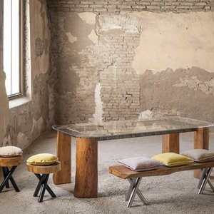 Zestaw z ławą i stolikiem