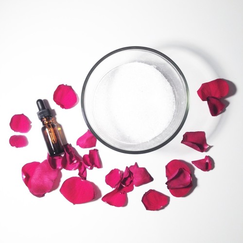 Aromatyczny peeling różany – jak go zrobić?