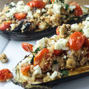 Nadziewany bakłażan na obiad w ogrodzie