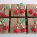 Jak zrobić wiśnie z bibuły na cukierki?