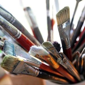 Jak przechowywać pędzelki w czasie malowania – sposób drugi