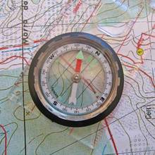 Jak orientować się w terenie za pomocą mapy?