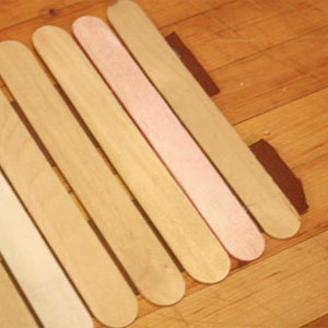 Podkładka z patyczków – krok drugi