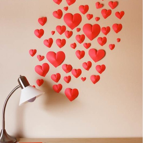 Jak wykonać dekorację na ścianę z papierowych serc?