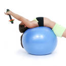 Jak wyćwiczyć ramiona na piłce?