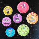 Jak zrobić ciekawą dekorację z zakrętek od słoików?