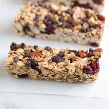 Jak przygotować energetyczne batoniki z orzechami włoskimi?