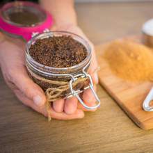 Jak samodzielnie przygotować scrub do tłustej skóry?