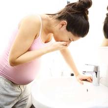 Jak poradzić sobie z porannymi nudnościami w ciąży?