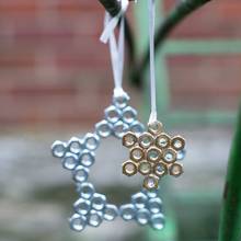 Jak wykonać śnieżynki z nakrętek?