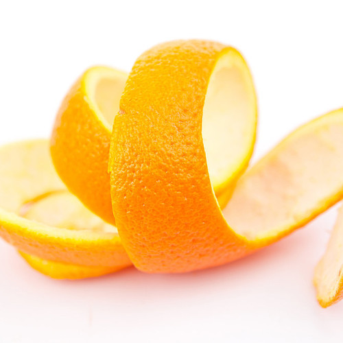 Łatwy sposób wybielania zębów pomarańczą