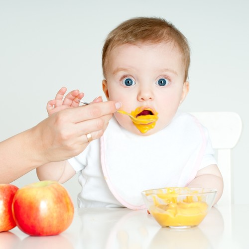 Co podawać do jedzenia rocznemu dziecku?