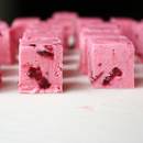 Jak zrobić słodkie krówki z wiśniami i migdałami?