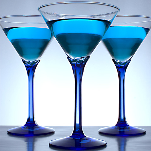 Sposób przyrządzenia drinka Martini Blue