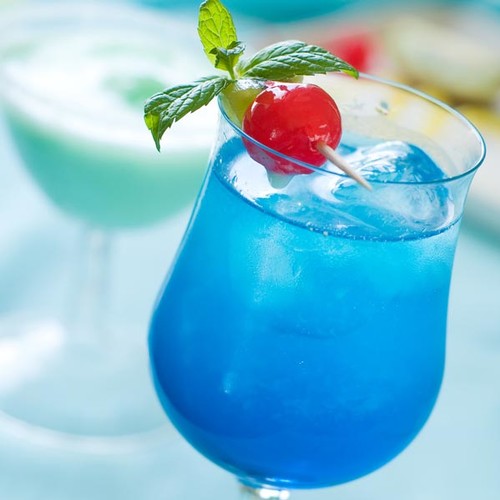 Blue Lagoon – pyszny drink na przyjęcie
