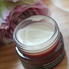 Skuteczny różano-rumiankowy peeling do twarzy