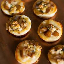 Jak przygotować ser pleśniowy w cieście francuskim?