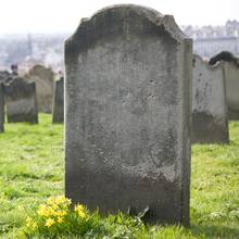 Jak dobrze wyczyścić pomnik nagrobny?