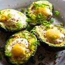 Jak zrobić awokado zapiekane z jajkiem?