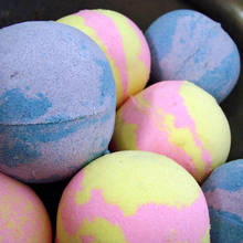 Jak przygotować musującą kulę do kąpieli?