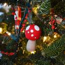 Ciekawy sposób wykonania muchomora z łupiny orzecha