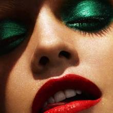 Jak wykonać szmaragdowy makijaż oczu?