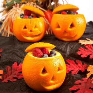 Jak przyrządzić owocową sałatkę halloweenową?
